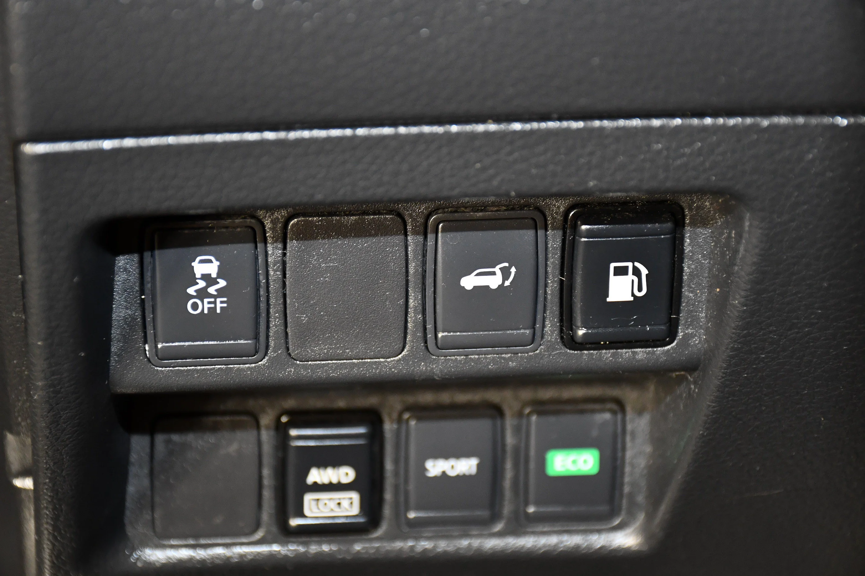 Used 2018 Gun Metallic Nissan SV image 33