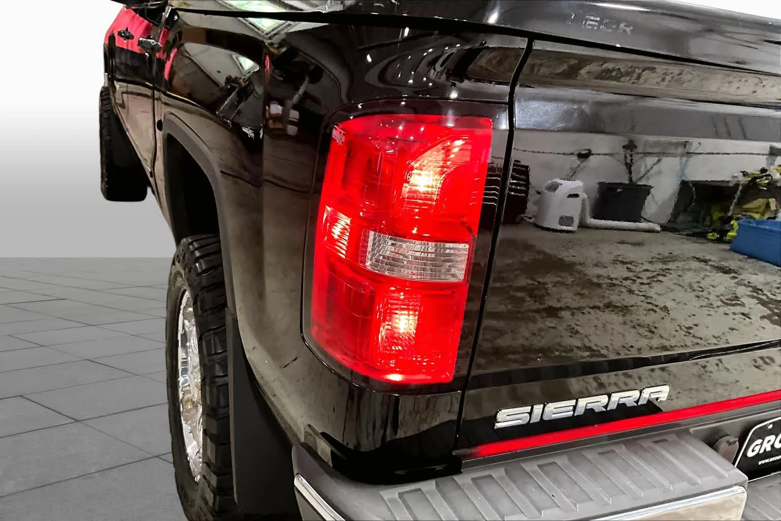 Used 2015 Onyx Black GMC SLE image 28