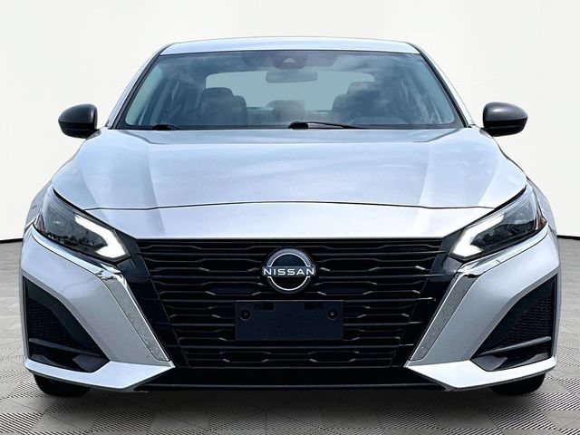 Used 2024 Brilliant Silver Metallic Nissan 2.5 SV image 2