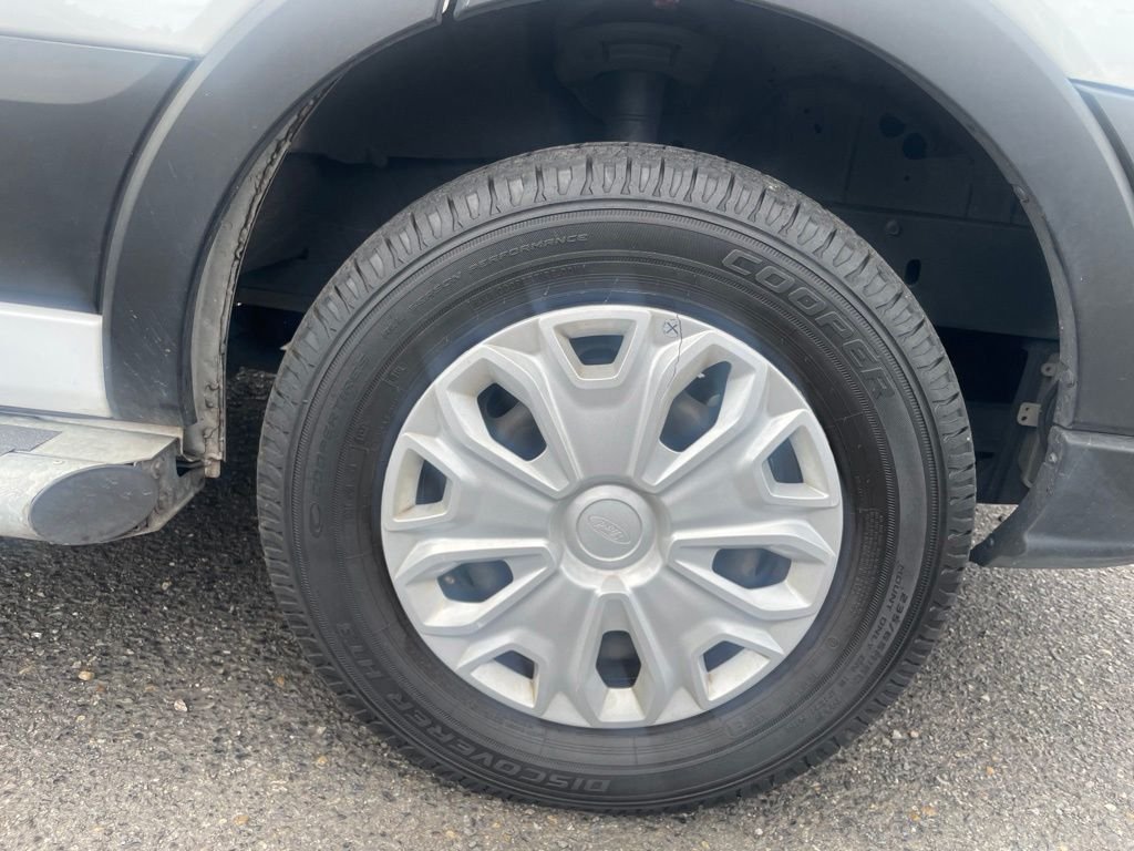 Used 2019 Oxford White Ford Base image 23