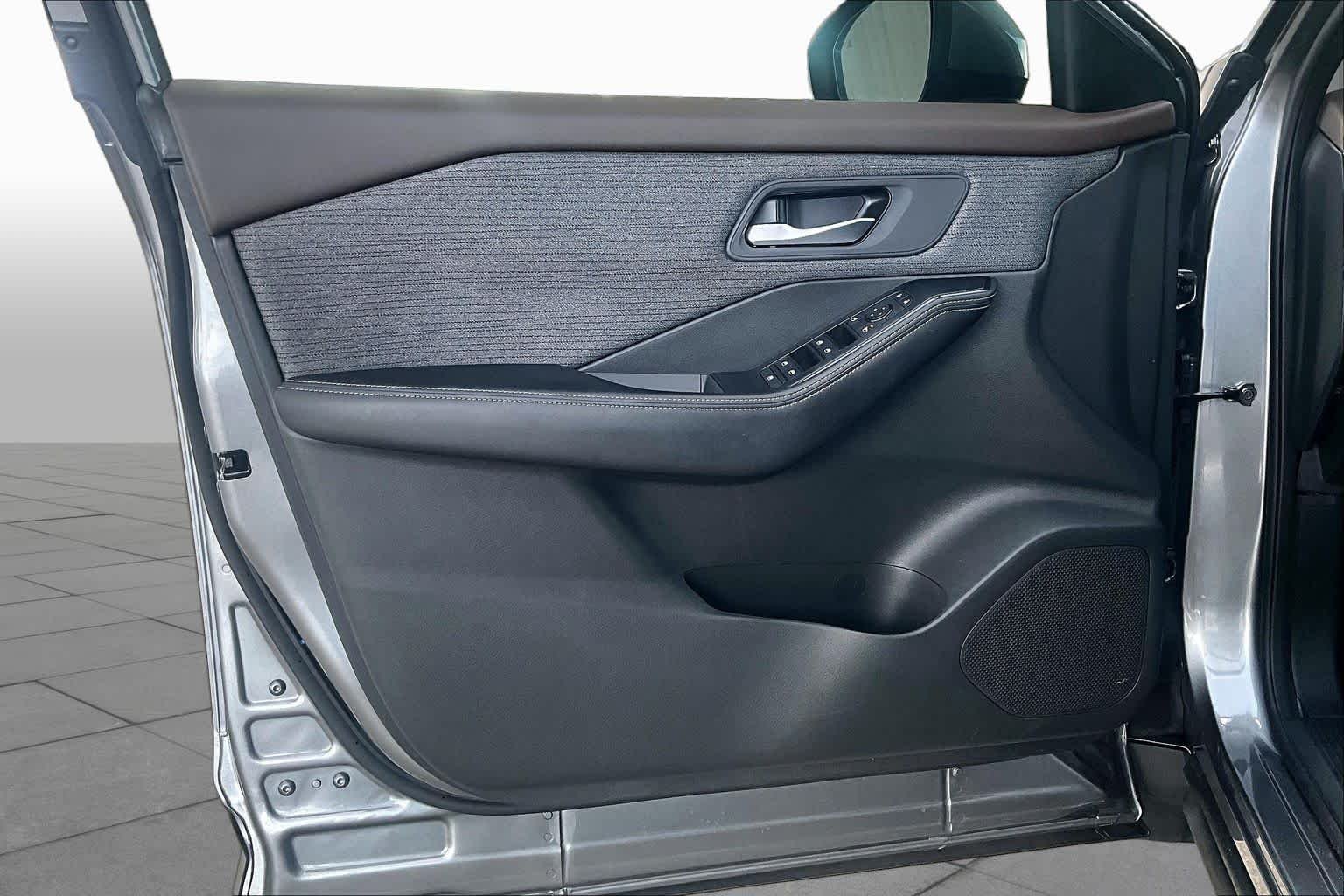 Used 2022 Gun Metallic Nissan SV image 20