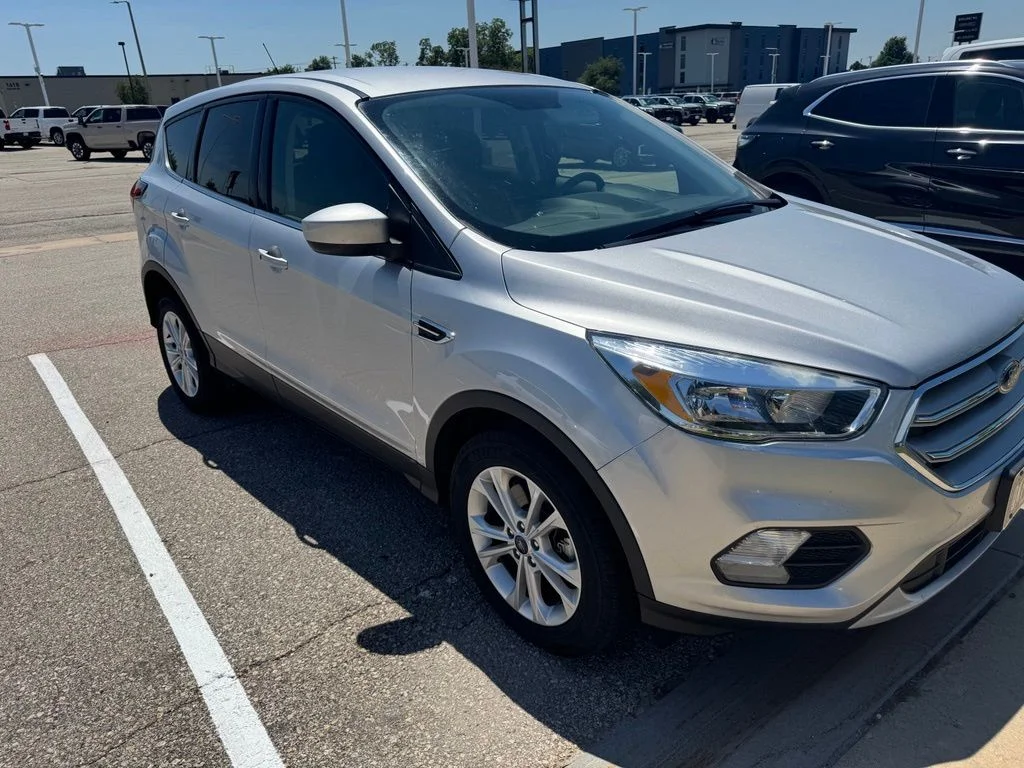 Used 2019 Silver Ford SE image 4