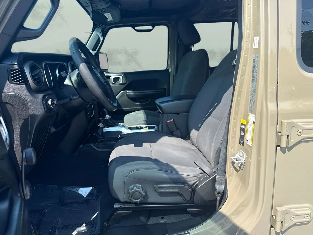 Used 2020 Green Jeep Sport image 5