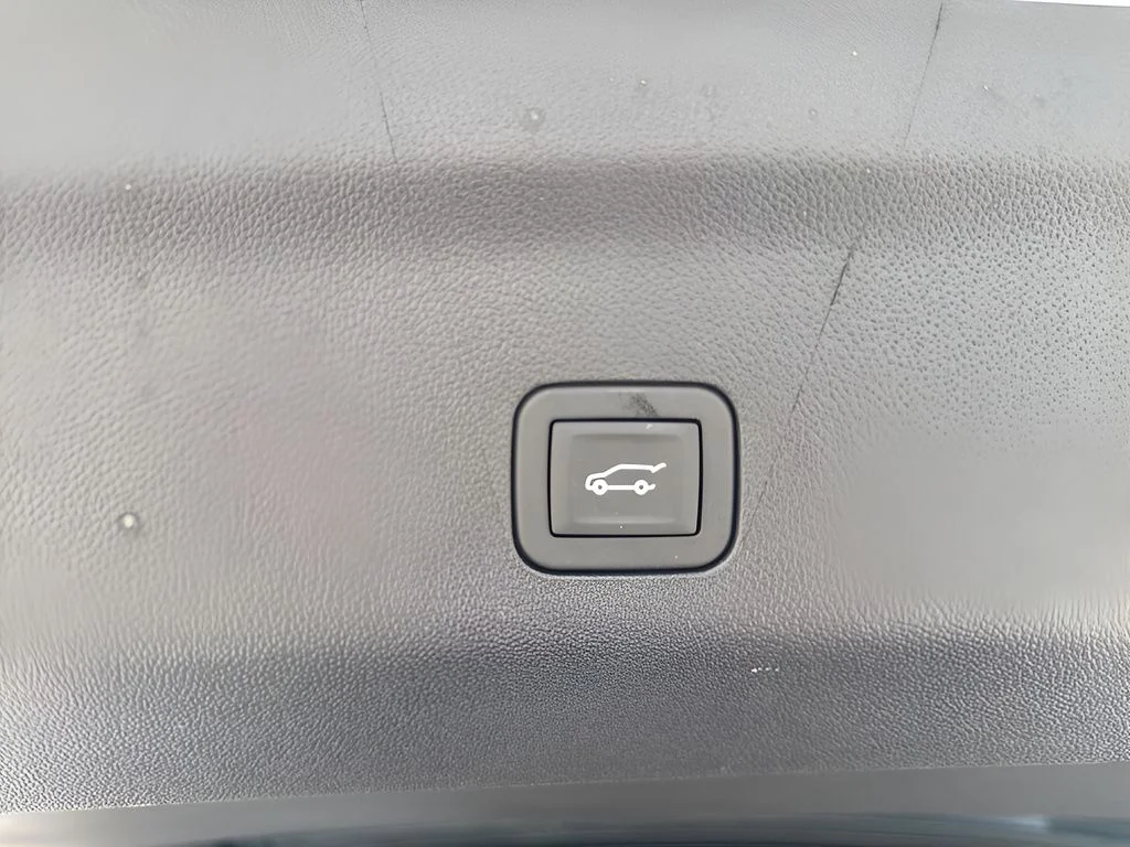 Used 2026 White Chevrolet High Country image 33