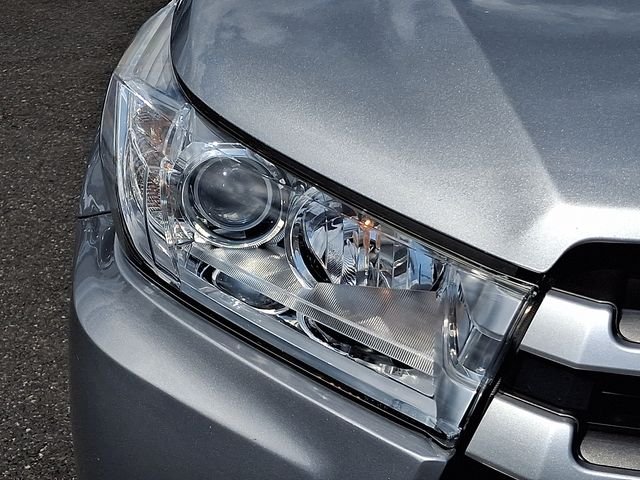 Used 2017 Silver Toyota XLE image 10