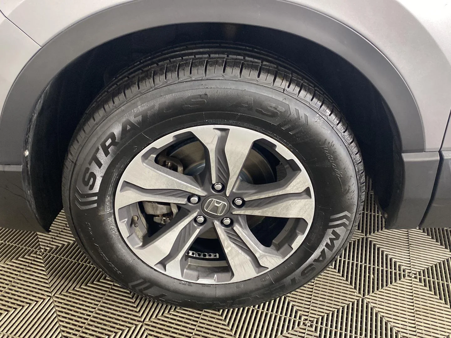 Used 2018 Lunar Silver Metallic Honda LX image 12