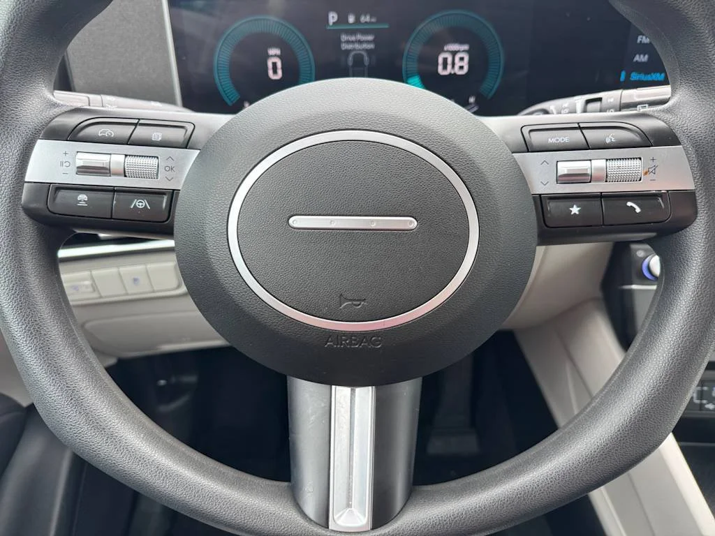 Used 2025 White Hyundai SE image 25