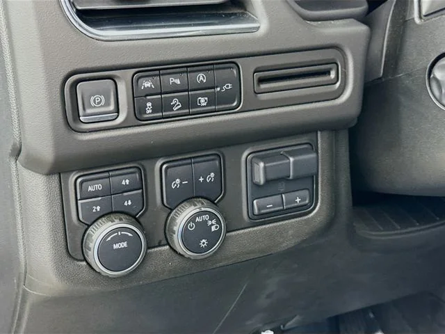 Used 2022 Gray Chevrolet Z71 image 10