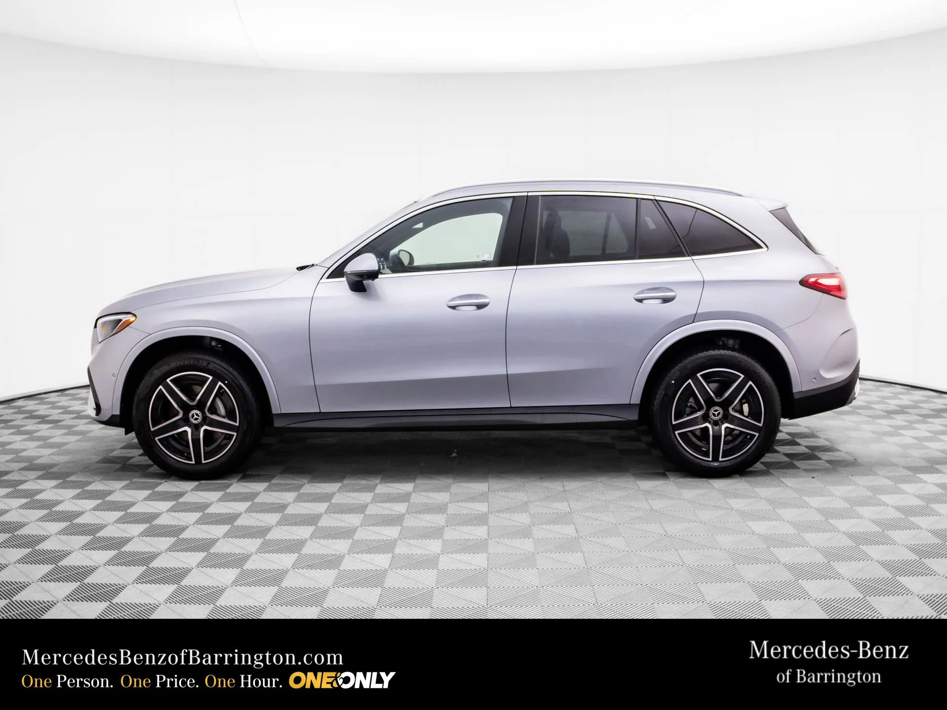 New 2026 Silver Mercedes-Benz GLC 300 image 2