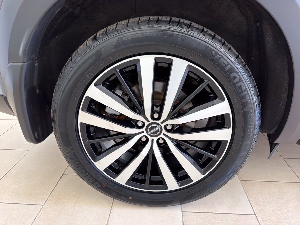 Used 2024 2t Gry Blk Roof Nissan Platinum image 8