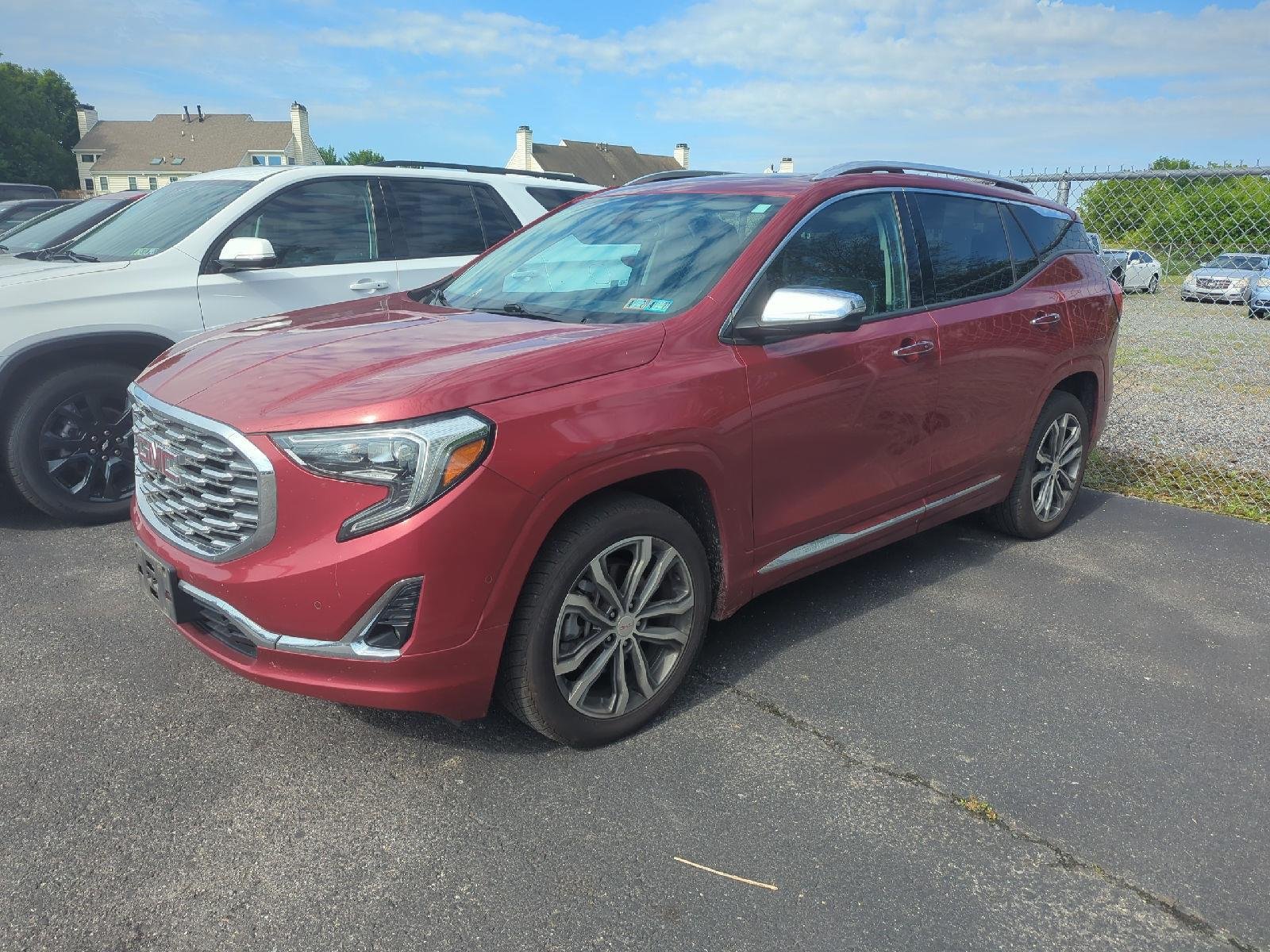 Used 2019 Red Quartz Tintcoat GMC Denali image 3