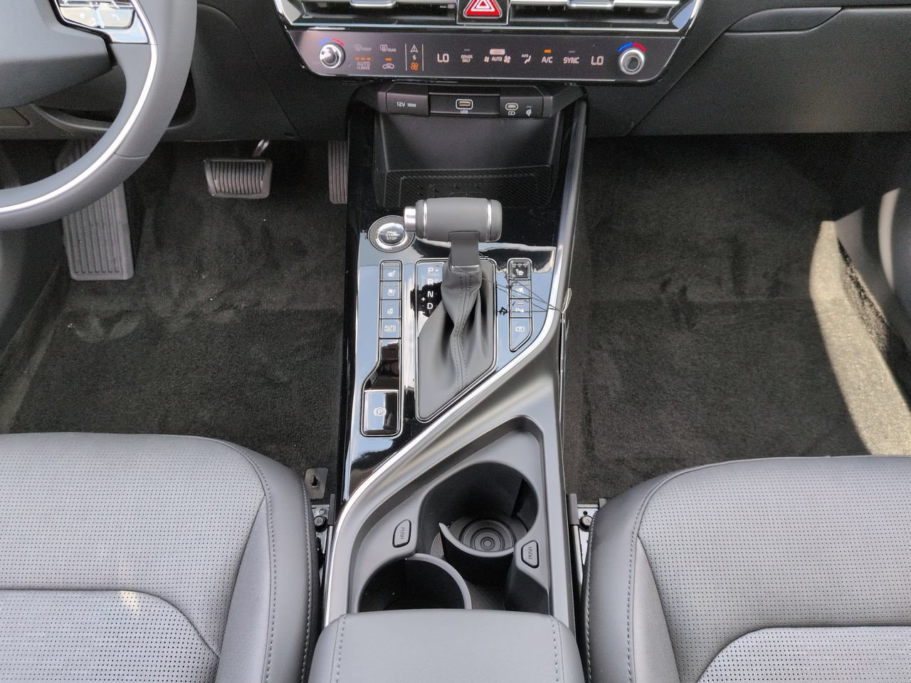 New 2026 Snow White Pearl Kia SX image 17