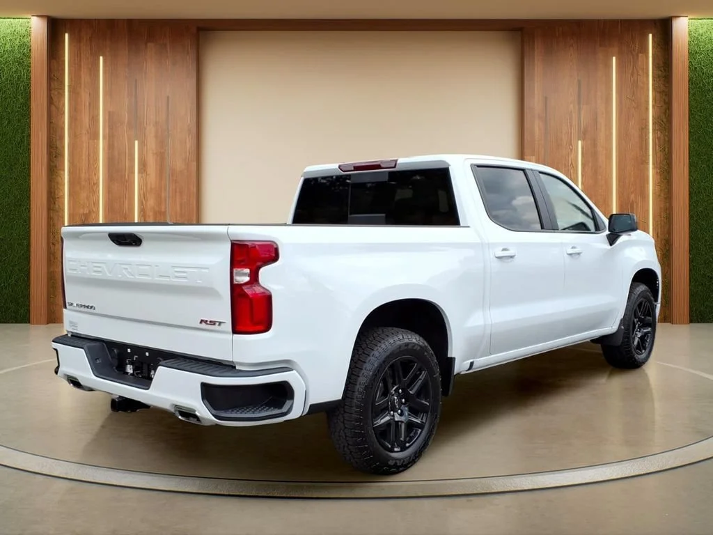 New 2026 Summit White Chevrolet RST image 32