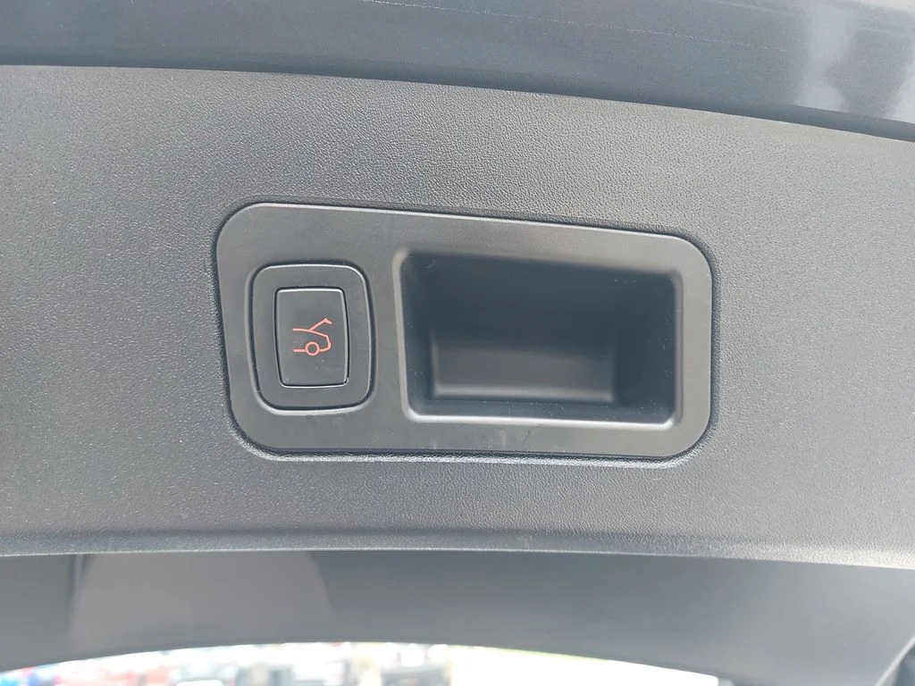 Used 2021  Tesla Long Range image 13