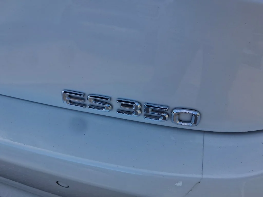 Used 2021 White Lexus 350 image 11