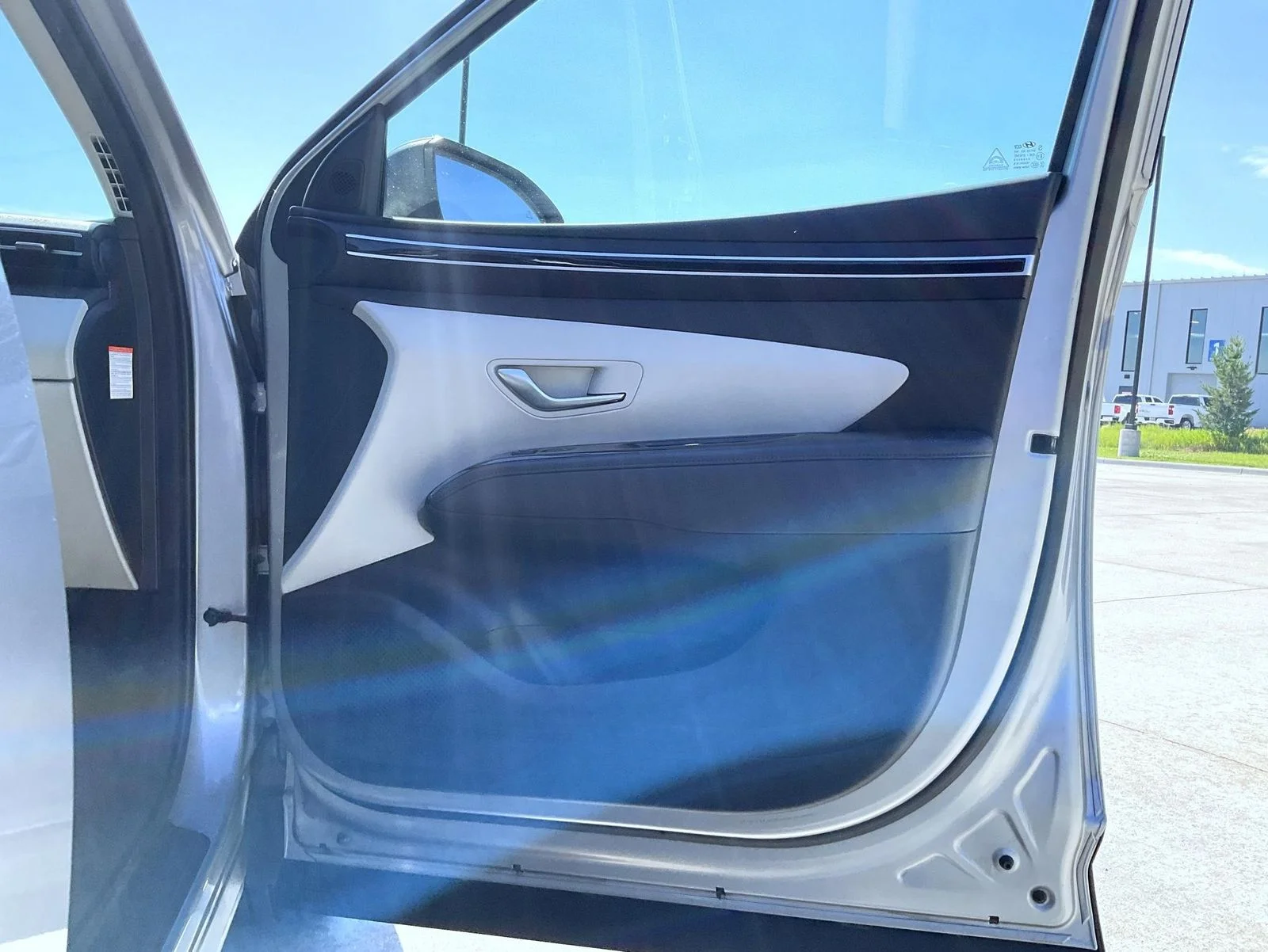 Used 2022 Silver Hyundai SEL Convenience image 17