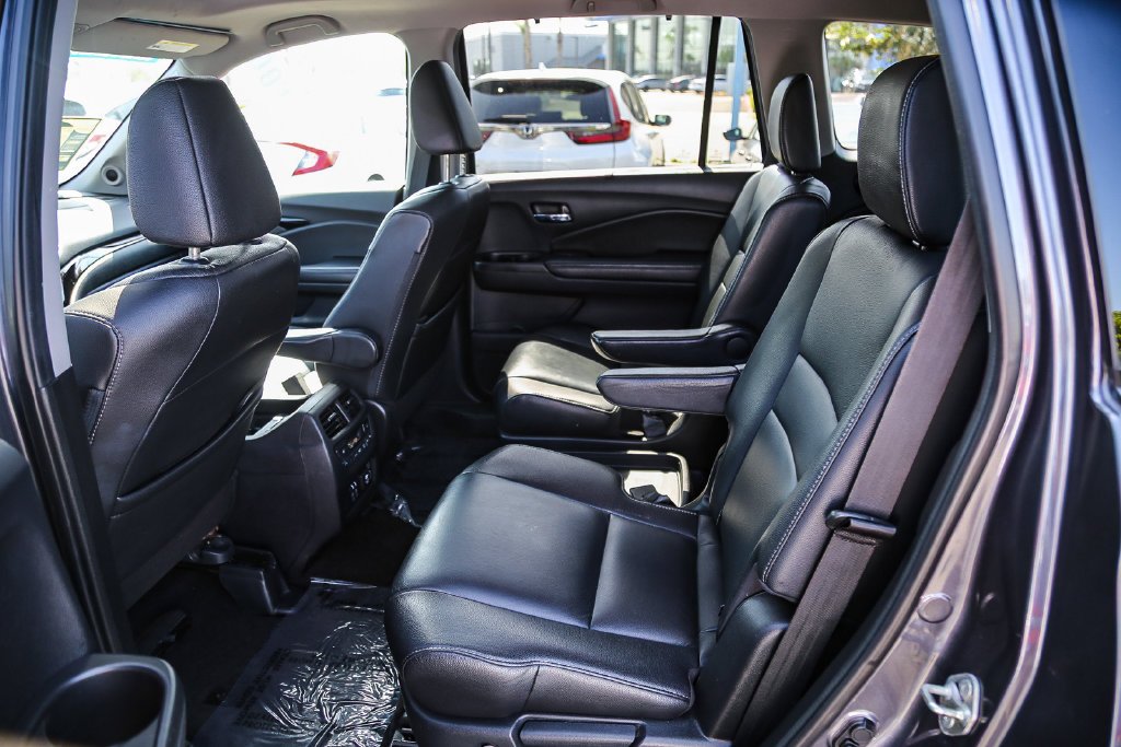 Used 2019 Modern Steel Metallic Honda Touring image 19