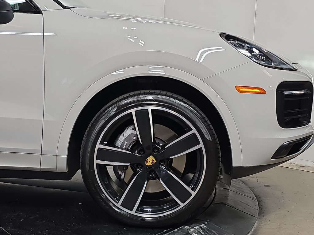 Used 2022  Porsche Platinum Edition image 11