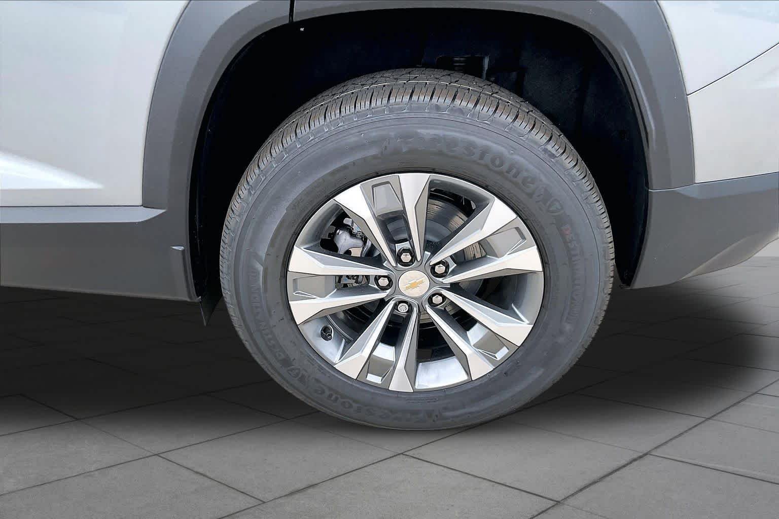 2027 Chevrolet Equinox LT - Photo 12