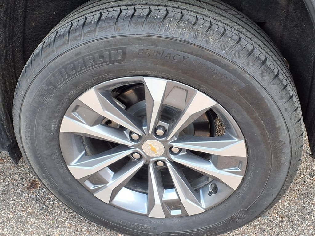 Used 2025 Lakeshore Blue Metallic Chevrolet LT image 9