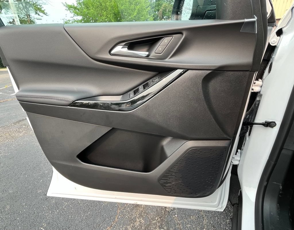 2027 Chevrolet Equinox LT - Photo 7