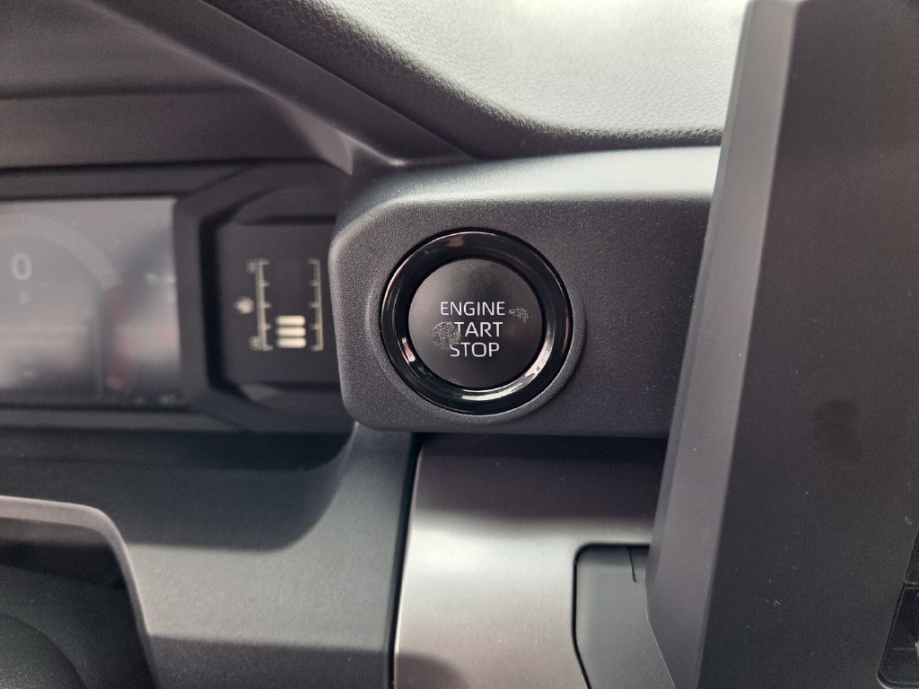 2025 Toyota Tacoma SR5 - Photo 28