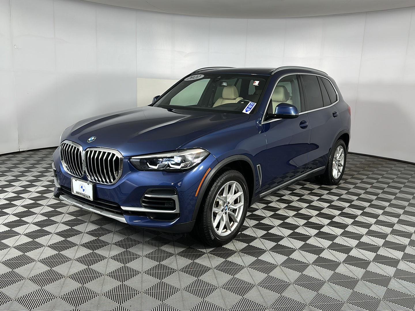 Used 2022 Phytonic Blue Metallic BMW xDrive40i image 7