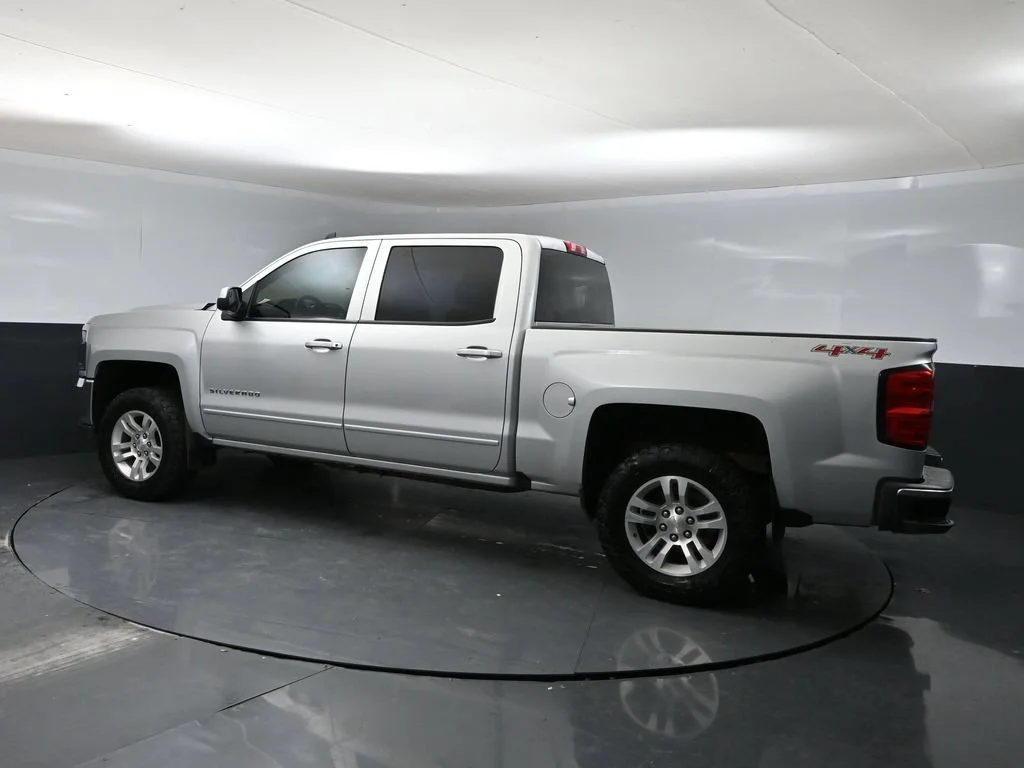 Used 2017 Silver Ice Metallic Chevrolet LT image 4