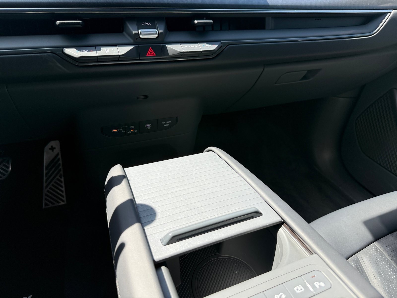 Certified Used 2024 Snow White Pearl Kia GT-Line image 13