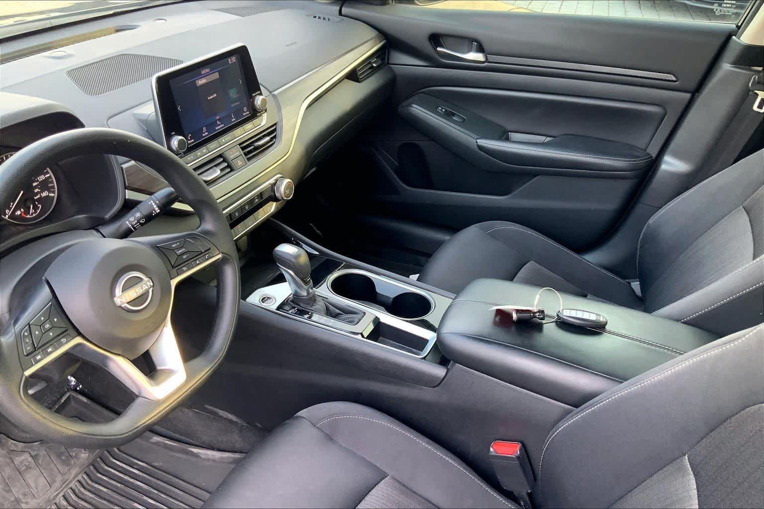 Used 2024 Super Black Nissan 2.5 SV image 15