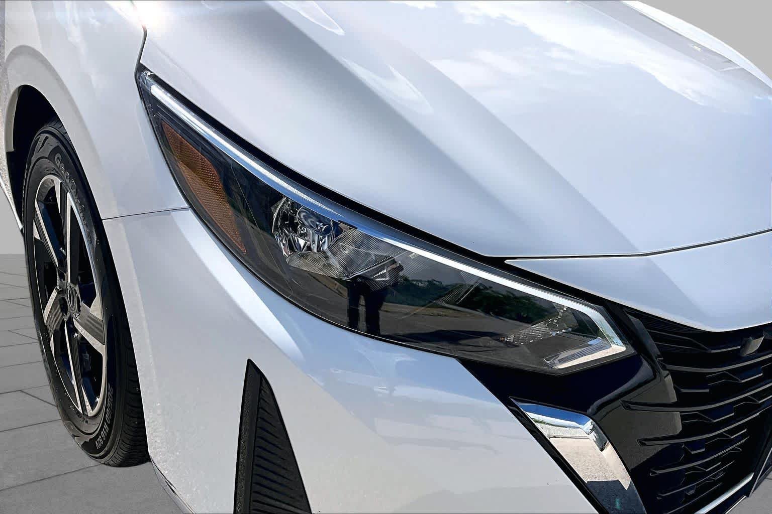 Used 2025 Fresh Powder Nissan SV image 27