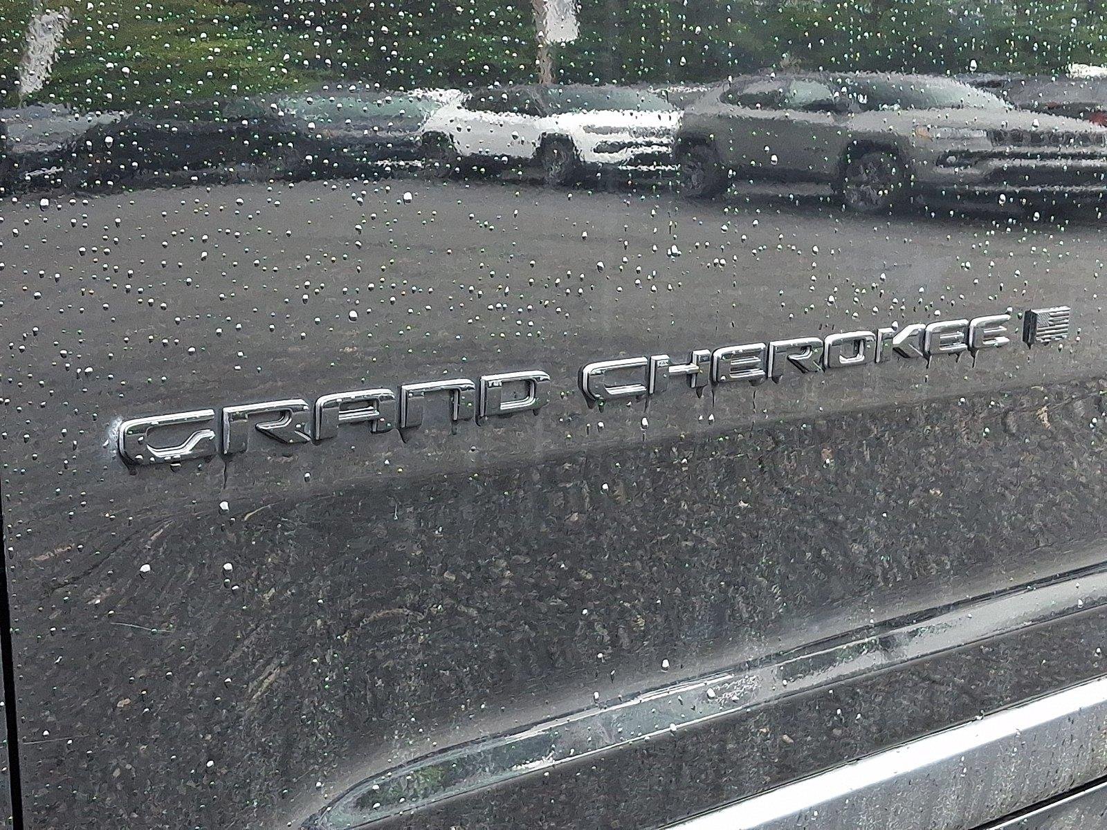 Used 2023 Diamond Black Crystal Pearlcoat Jeep Altitude X image 30