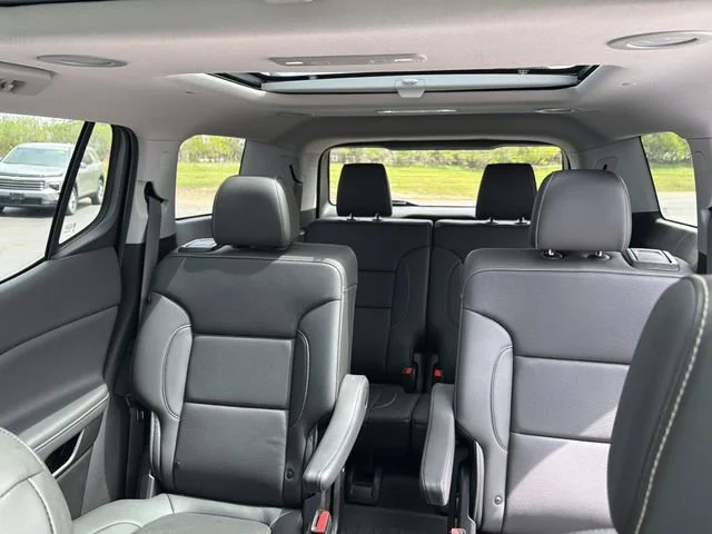 Used 2023 White Frost Tricoat GMC SLT image 37