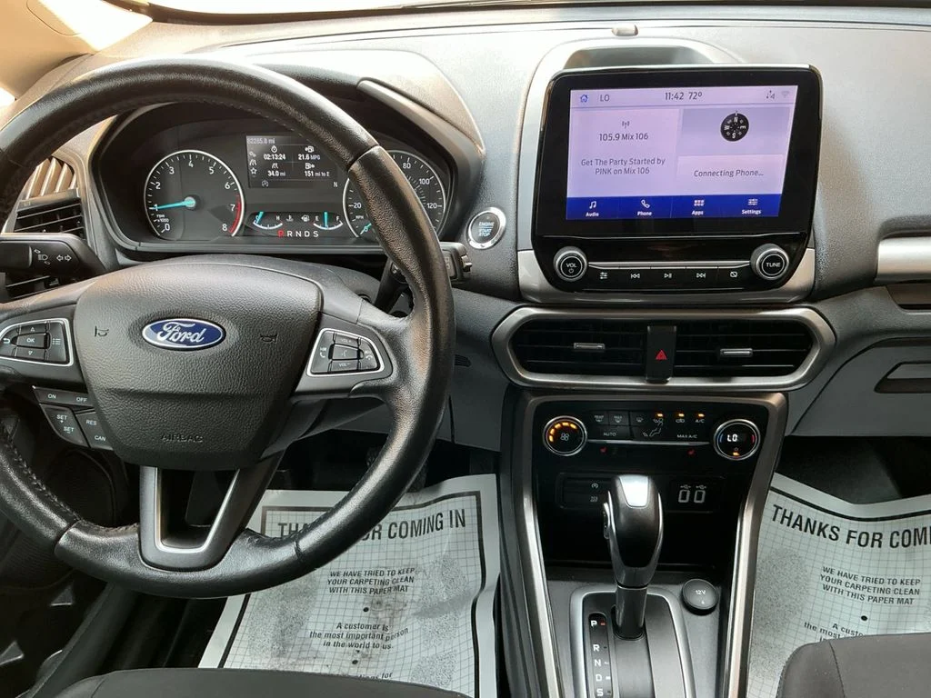 Used 2020 Red Ford SE image 18