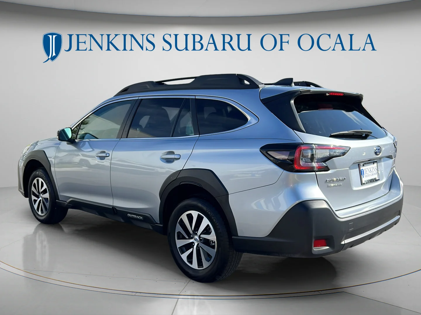 Used 2025 Ice Silver Metallic Subaru Premium image 5