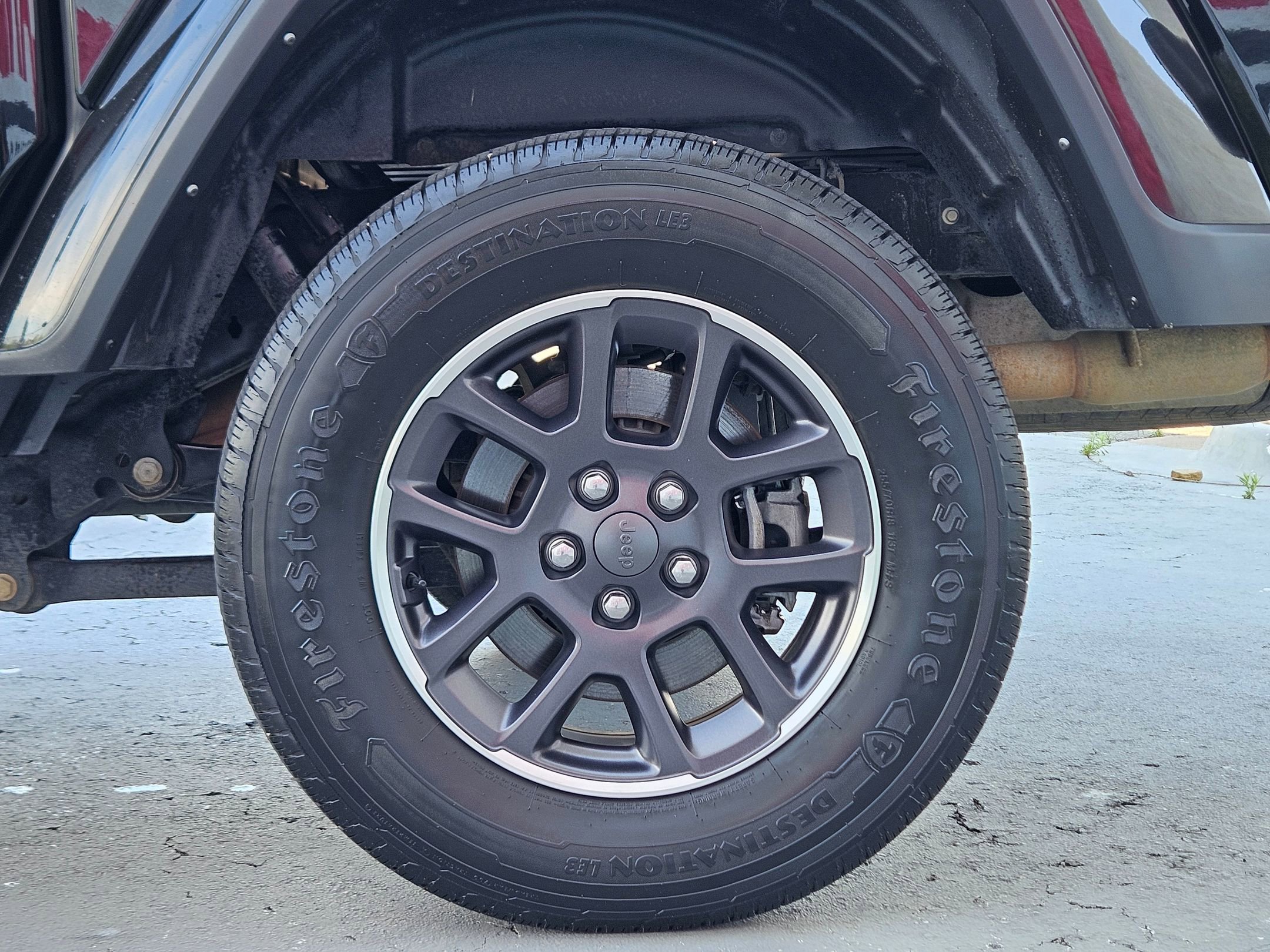 Used 2023 Black Clearcoat Jeep Overland image 29