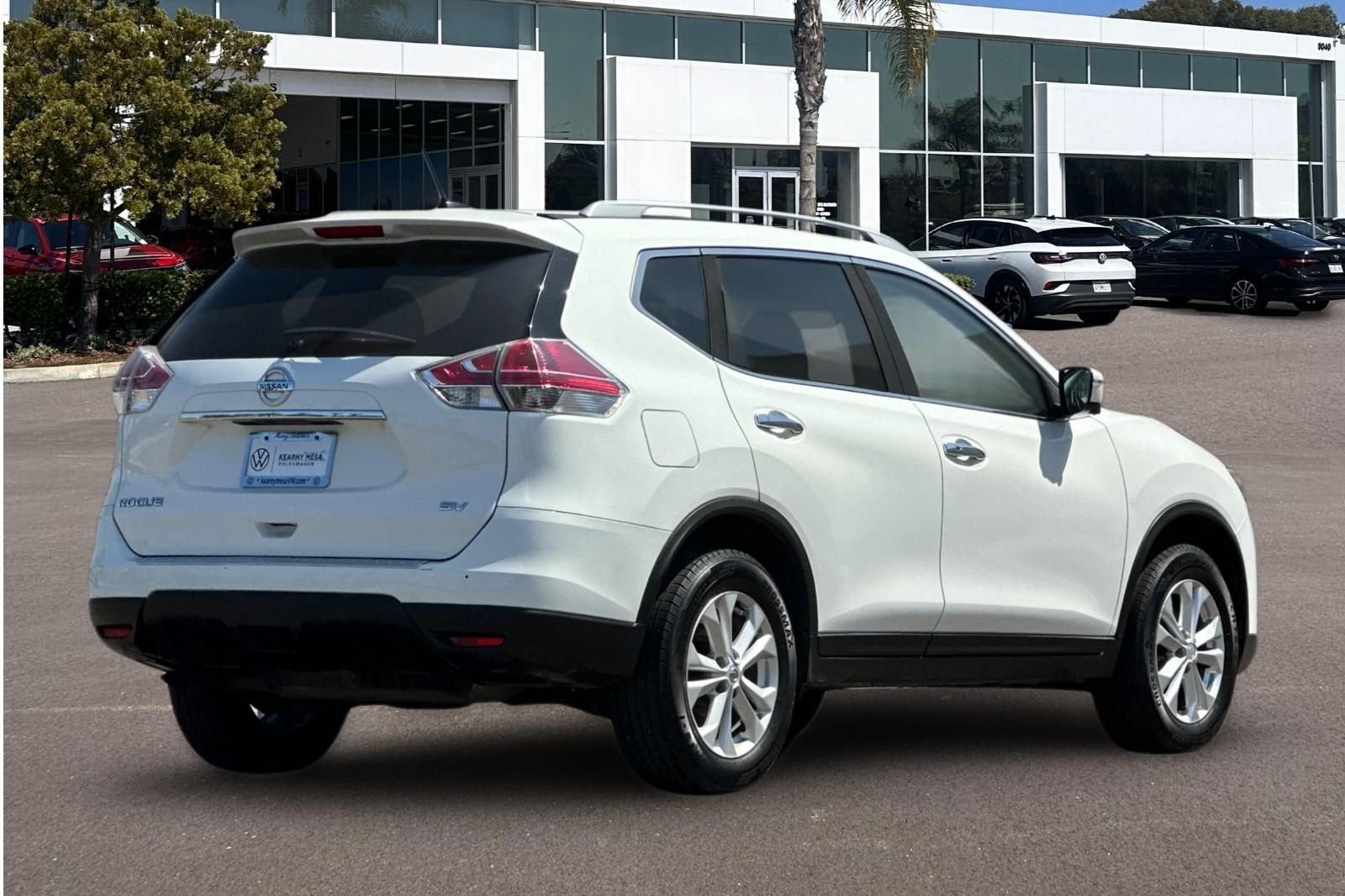 Used 2016 Glacier White Nissan SV image 3