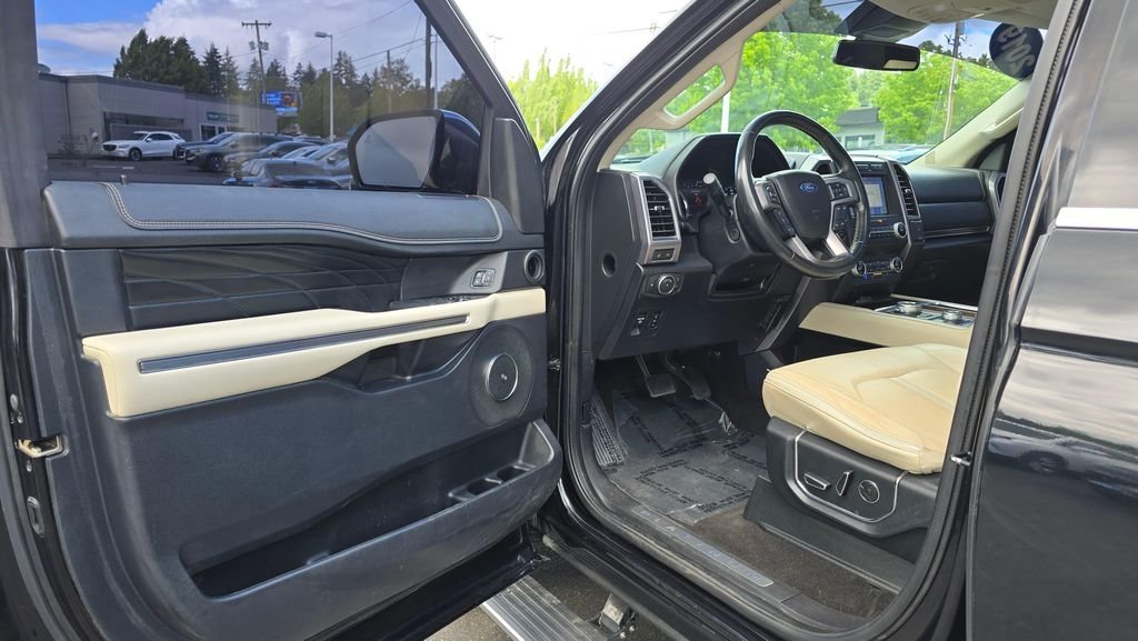 Used 2019 Black Metallic Ford Platinum image 20