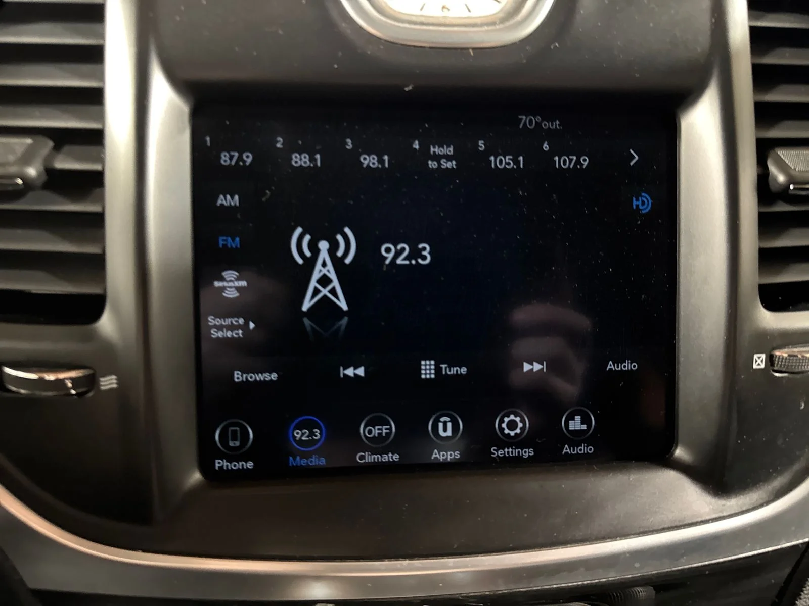 Used 2018 Bright White Clearcoat Chrysler Touring image 22