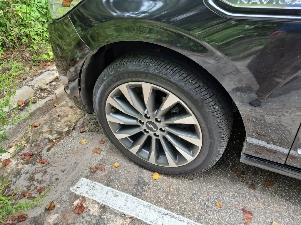 Used 2020 Black Lincoln Reserve image 6