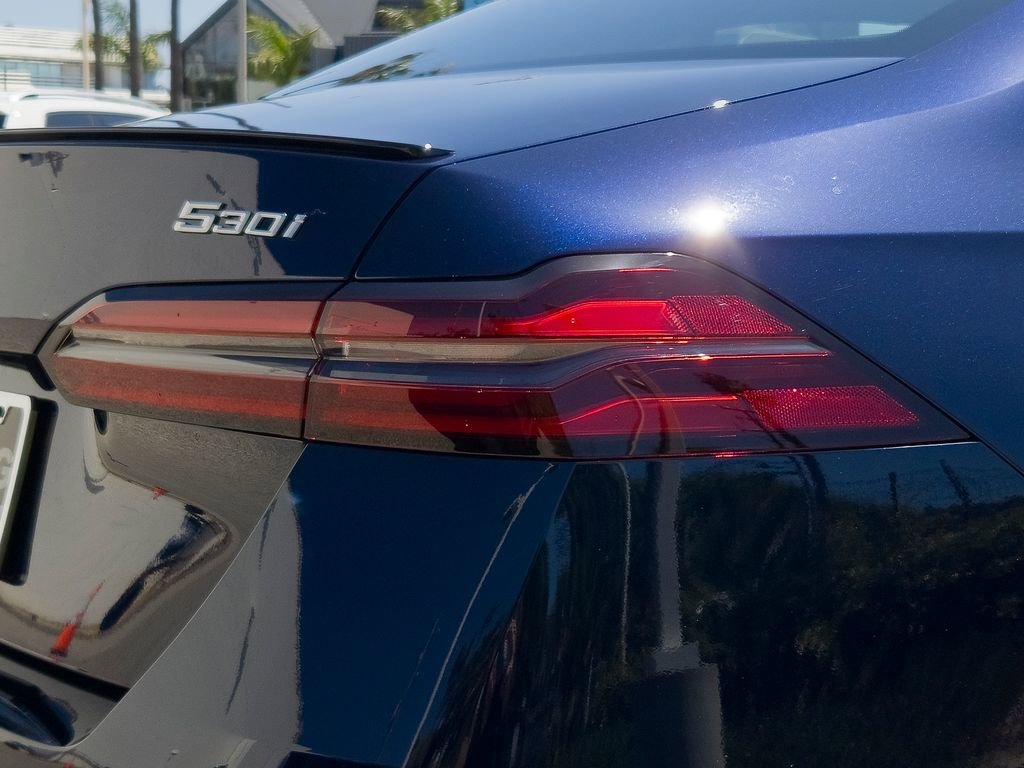 New 2026 Tanzanite Blue II Metallic BMW 530i image 5