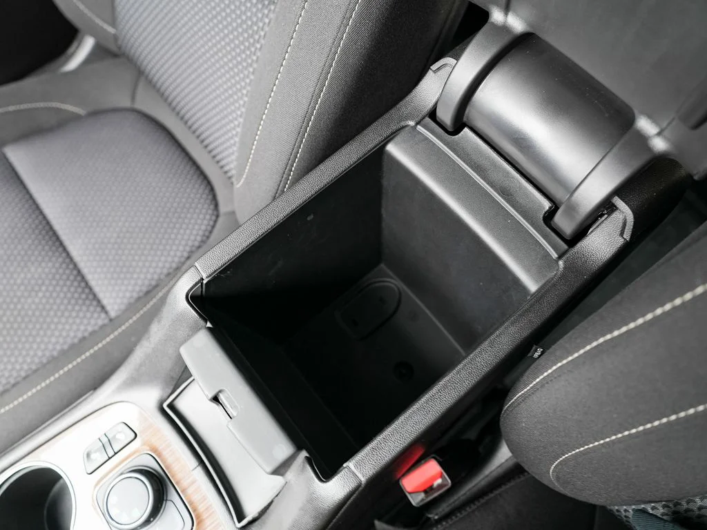 Used 2022 White GMC SLE image 53
