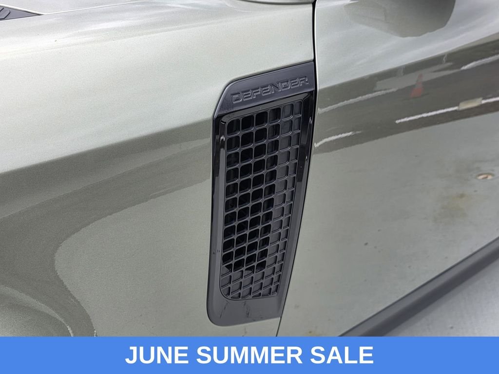 Used 2023 Green Land Rover SE image 37