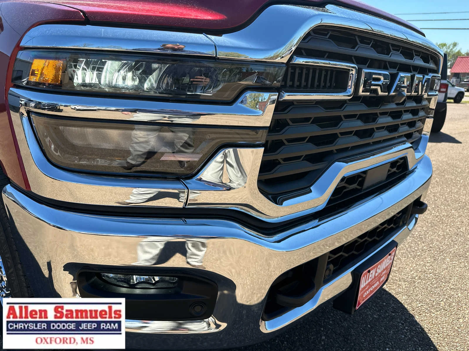 New 2026 Molten Red Pearl-Coat Exterior Paint RAM Tradesman image 48