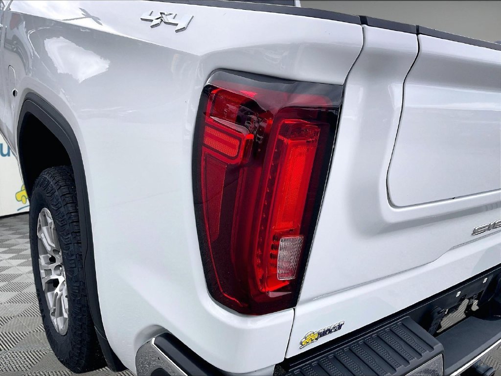 Used 2025 Summit White GMC SLT image 31