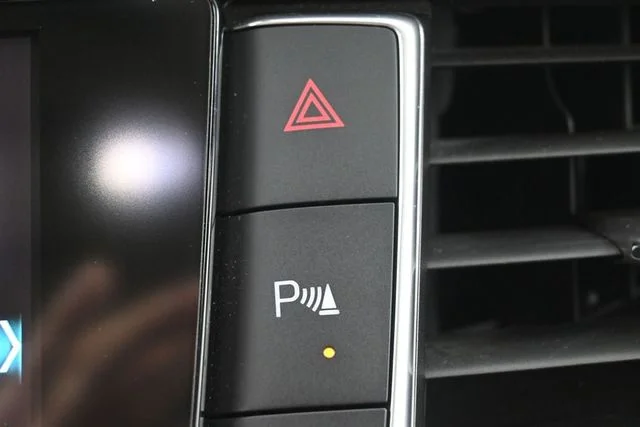 Used 2019 Black Buick Essence image 27
