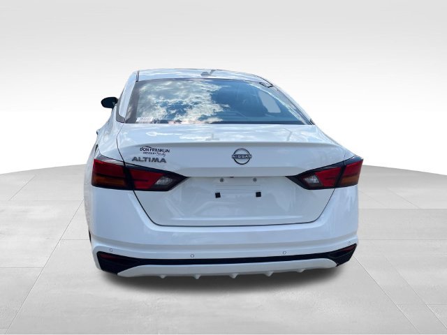 Certified Used 2025 White Nissan 2.5 SV image 4