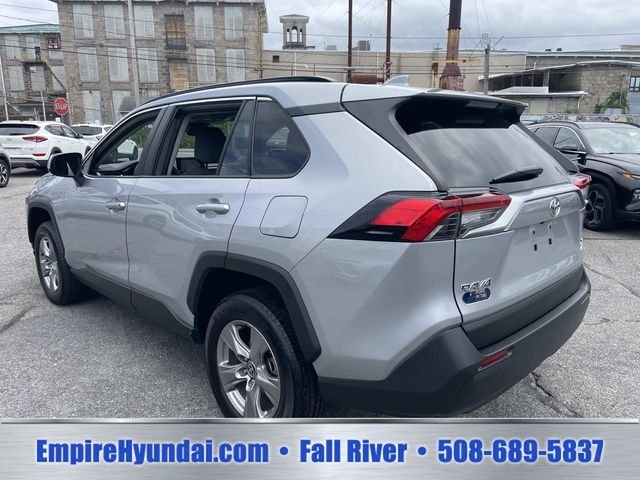 Used 2025 Silver Sky Metallic Toyota XLE image 9