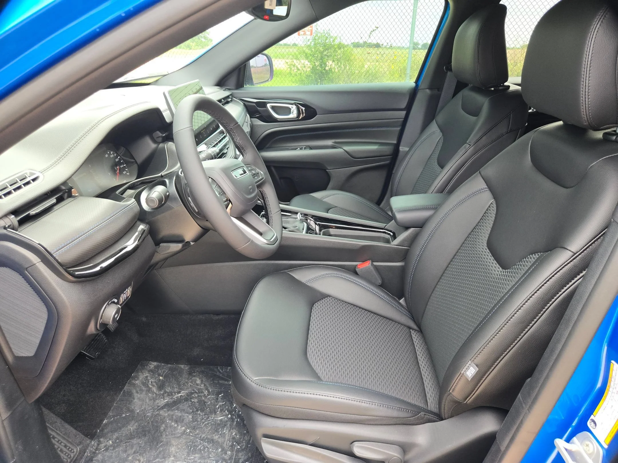 New 2026 Hydro Blue Pearlcoat Jeep Latitude image 9