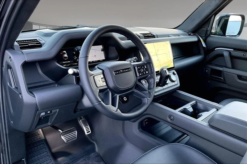 New 2026 Narvik Black LAND ROVER  image 7